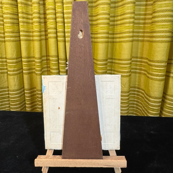 Vintage 60s paint on tile, long wood frame, signed Daniel Lareau, Boy Praying - Picture 6 of 7